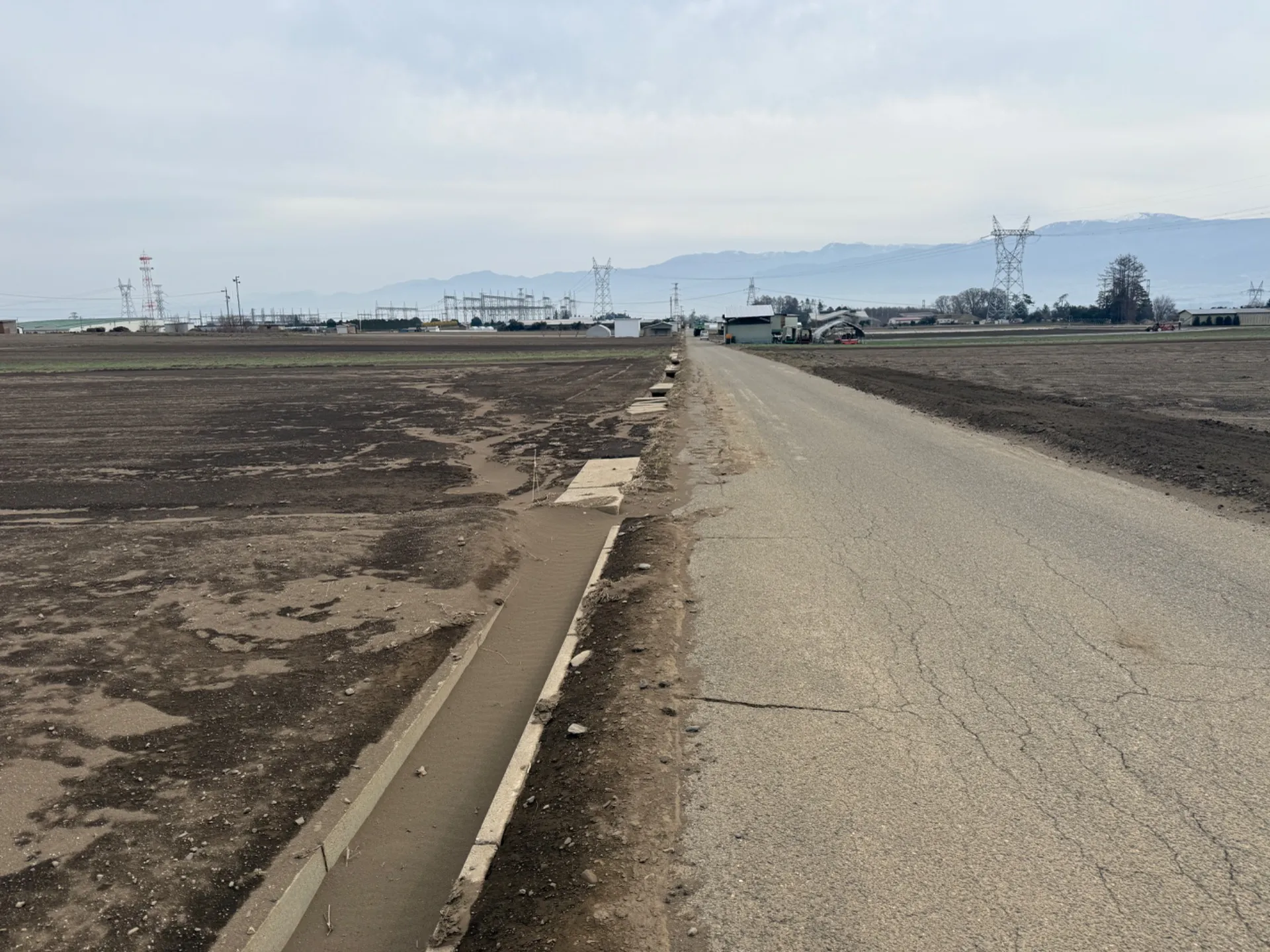 【水路土撤去工事】松本市・塩尻市で外構工事｜平沢土建株式会社